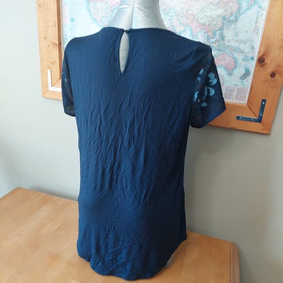 Camber & Grace Short Sleeved Top Navy Blue with Floral Pattern Women's M - Picture 4 of 8